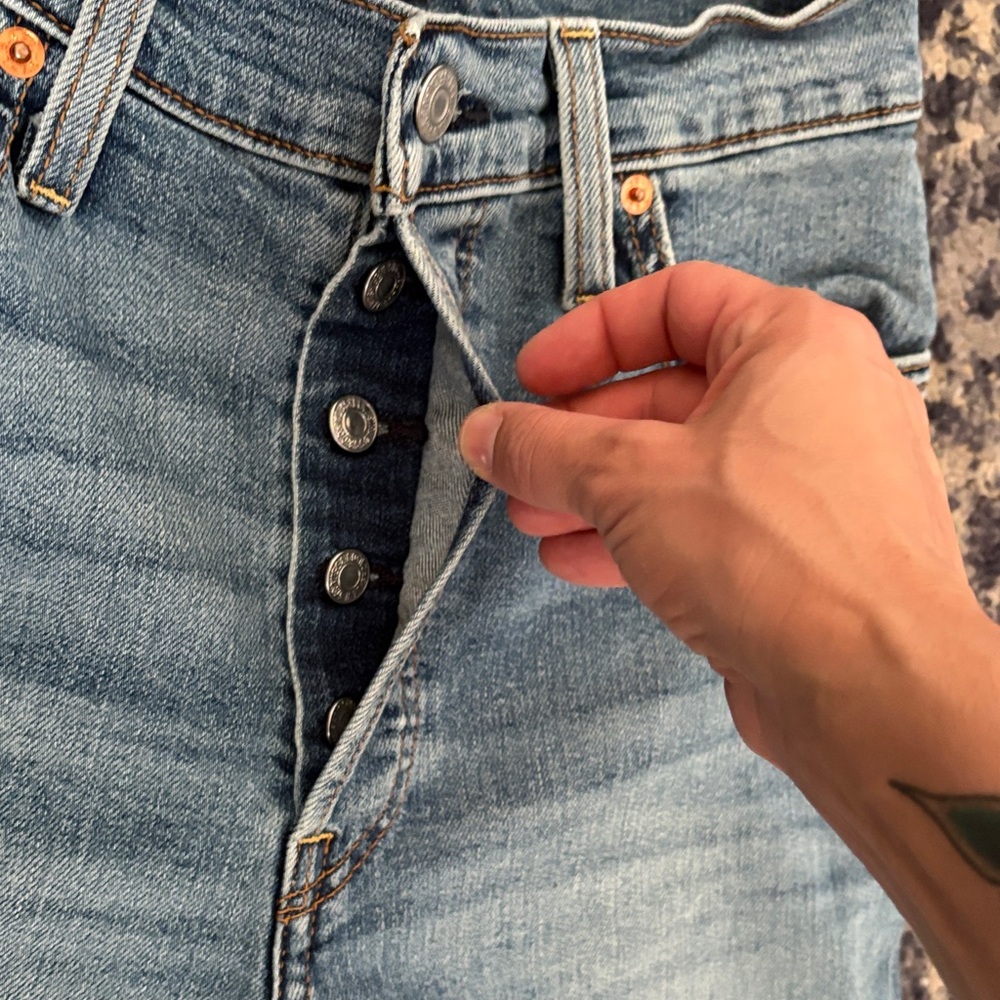 Levi's Ribcage Ankle Jeans - Picture 6 of 10